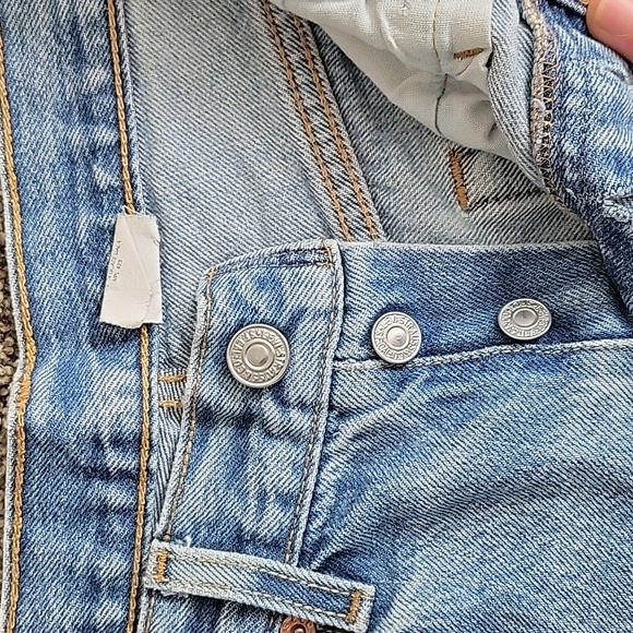 Vintage levi shorts - Picture 2 of 3